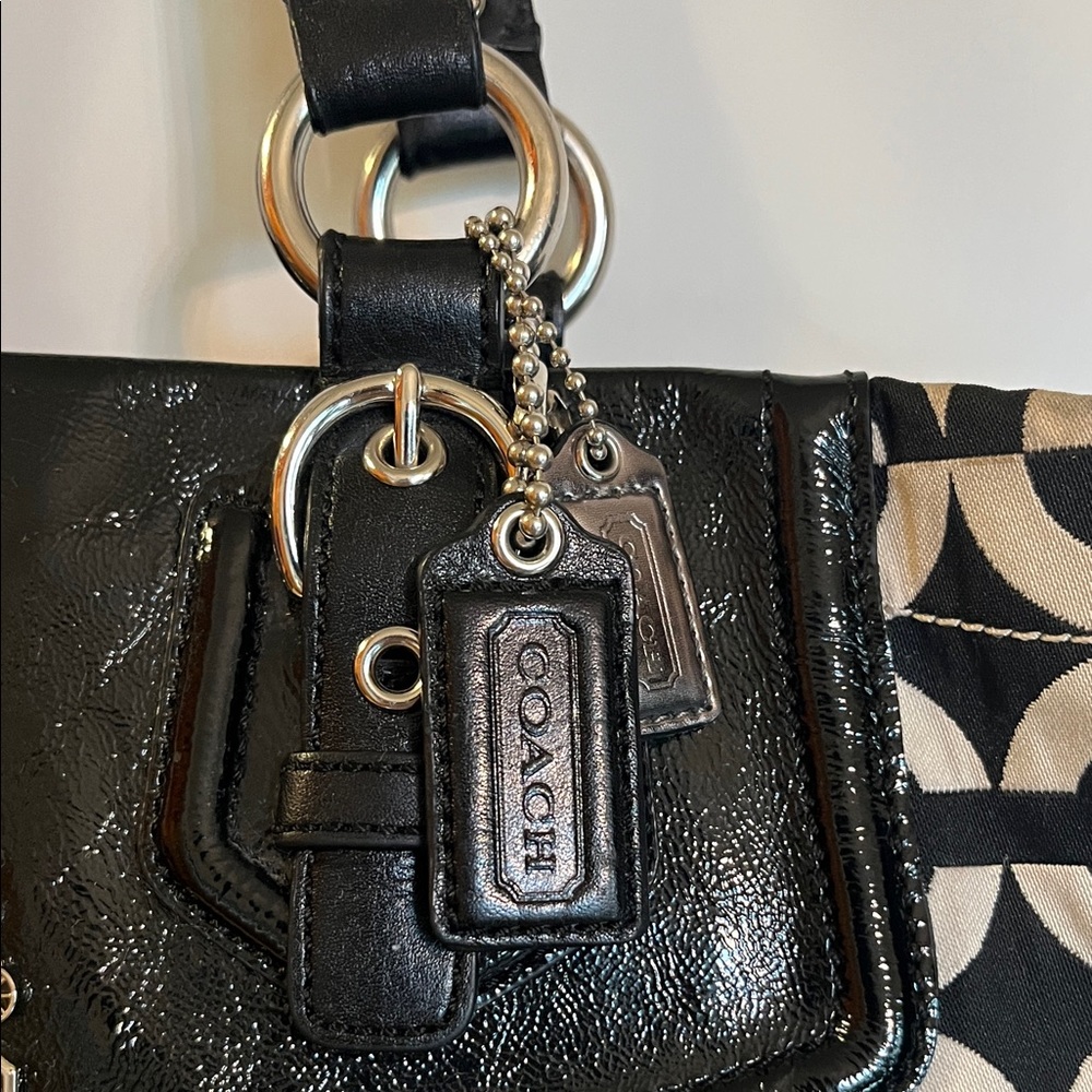 Coach Madison Black and Cream Signature Shoulder Bag - Picture 13 of 16